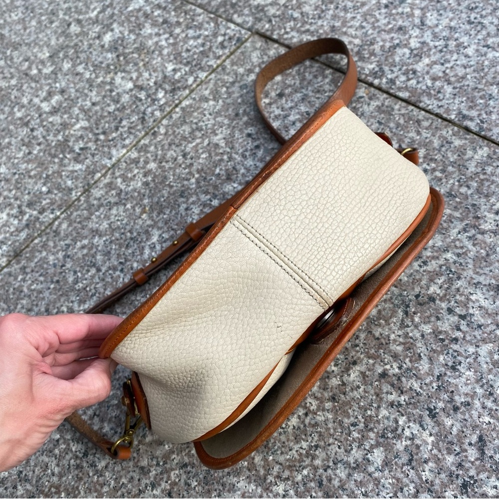 Vintage Dooney and Bourke crossbody bag - Picture 8 of 11